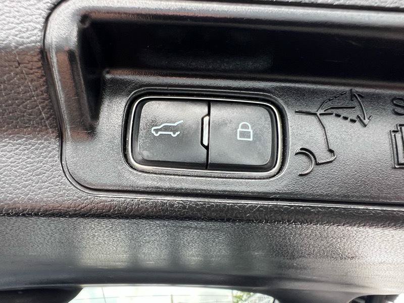 Used 2021 Ford Explorer XLT w/ Equipment Group 202A AWD/4WD image 12
