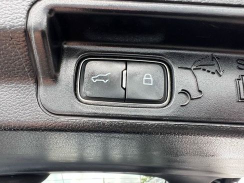 Used 2021 Ford Explorer XLT w/ Equipment Group 202A AWD/4WD image 12