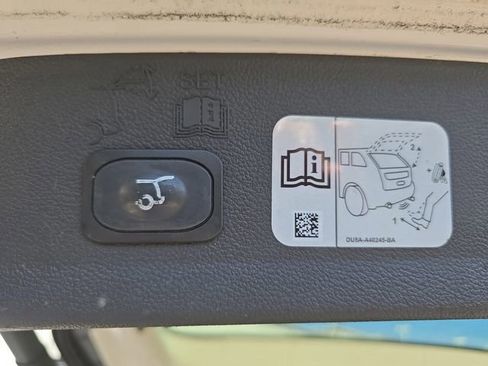 Used 2017 Ford Escape Titanium image 13