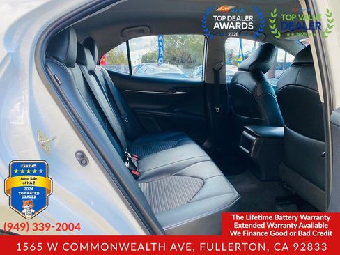 Used 2019 Toyota Camry SE FWD image 22
