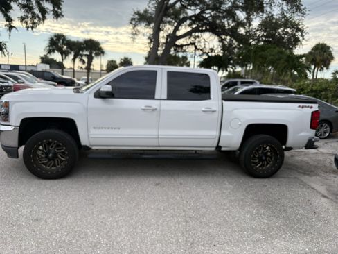 Used 2017 Chevrolet Silverado 1500 LT AWD/4WD image 4
