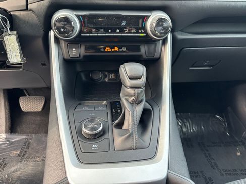 Used 2025 Toyota RAV4 LE image 18