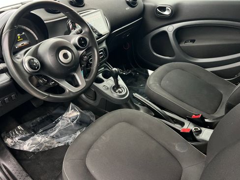 Used 2016 smart fortwo passion image 11
