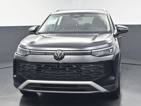 Used 2025 Volkswagen Tiguan S FWD image 8