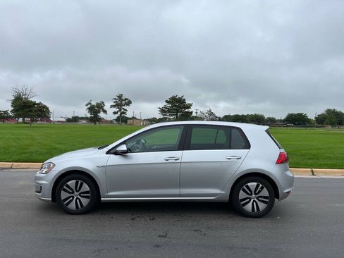 Used 2016 Volkswagen e-Golf SE w/ DC Fast Charging Package FWD image 3