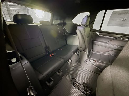 New 2026 GMC Acadia Elevation w/ Elevation Premium Package AWD/4WD image 34