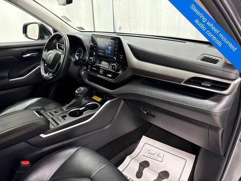 Used 2022 Toyota Highlander XLE image 10
