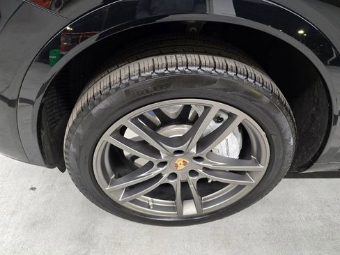 Used 2020 Porsche Cayenne Turbo image 10