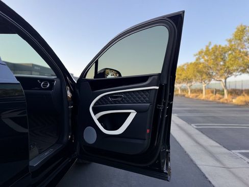 Used 2021 Bentley Bentayga Speed AWD/4WD image 36