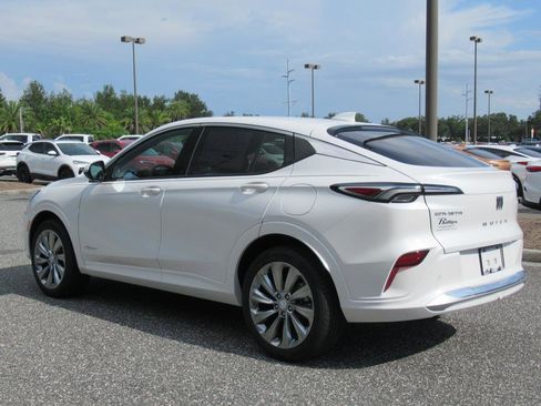 Used 2025 Buick Envista Avenir image 4