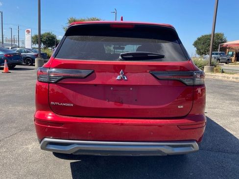 Used 2025 Mitsubishi Outlander SE FWD image 6
