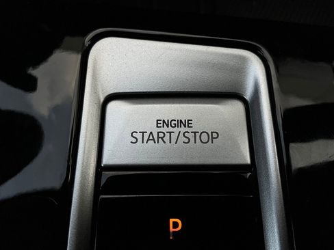 Used 2025 Volkswagen Atlas SE image 26