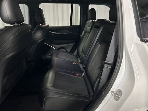 Used 2022 Jeep Grand Cherokee Altitude image 24