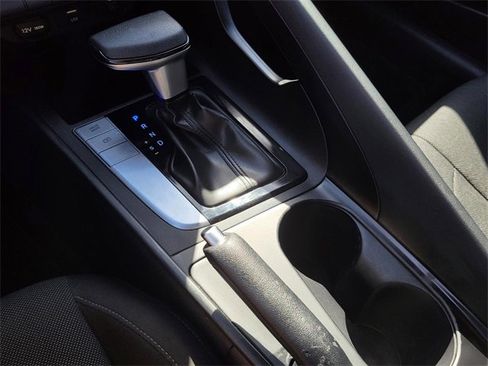Certified 2025 Hyundai Elantra SE image 24