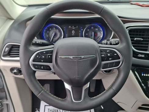 Used 2023 Chrysler Voyager LX FWD image 11