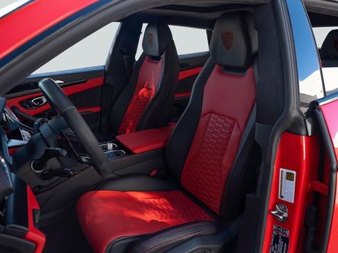 Used 2022 Lamborghini Urus Base image 8