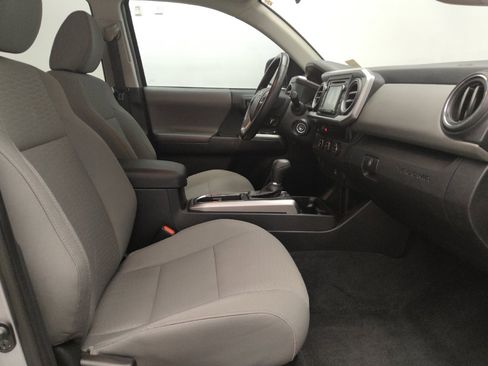Used 2016 Toyota Tacoma SR5 w/ Towing Package image 21