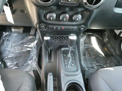 Used 2015 Jeep Wrangler Unlimited Sport w/ Quick Order Package 24S AWD/4WD image 19