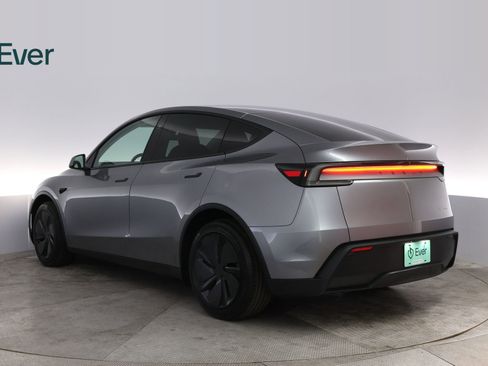 Used 2026 Tesla Model Y Long Range image 17