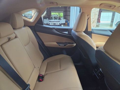 Used 2024 Lexus NX 250 FWD image 4