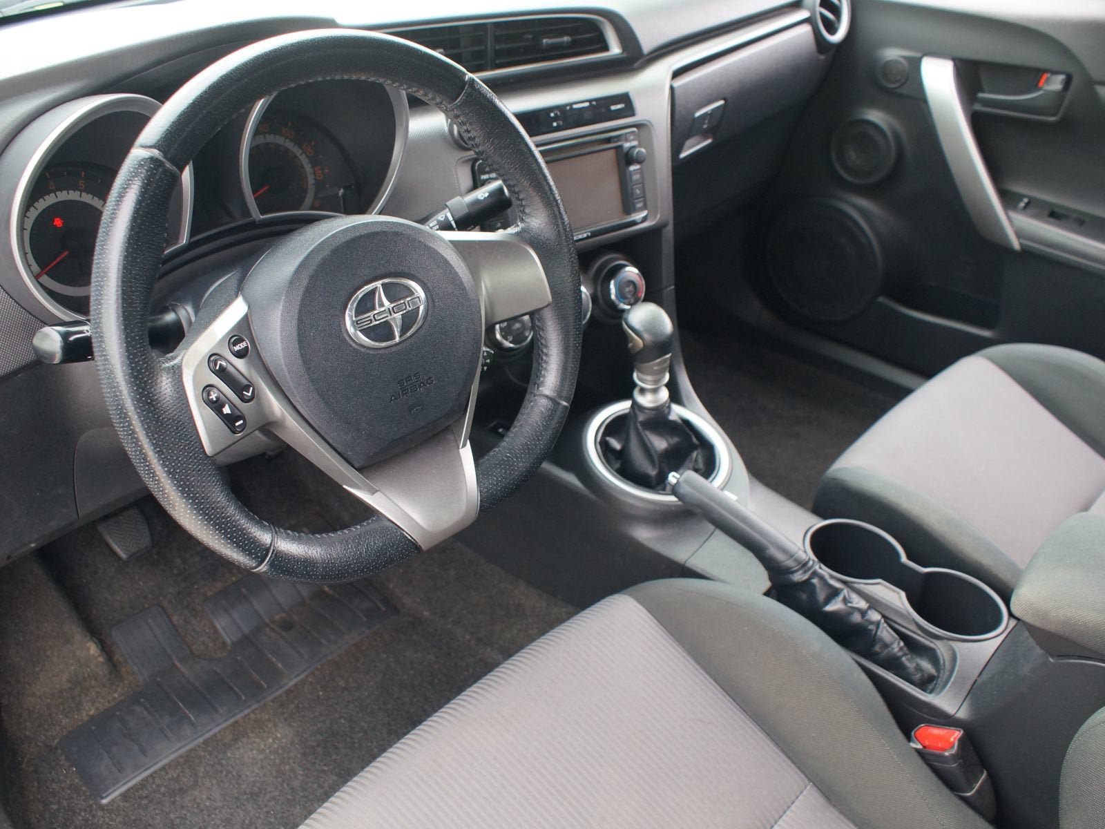 Used 2014 Scion tC FWD image 9