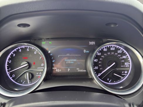 Used 2019 Toyota Camry XLE image 11