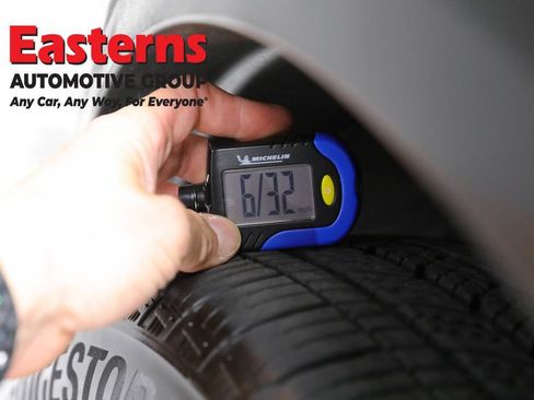 Used 2025 Nissan Kicks SV AWD/4WD image 27