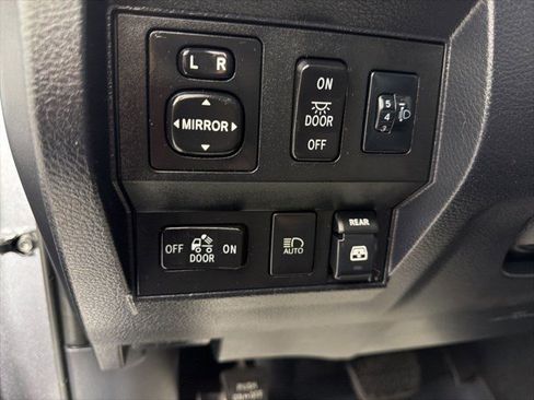Used 2018 Toyota Tundra SR5 w/ SR5 Upgrade Package AWD/4WD image 23