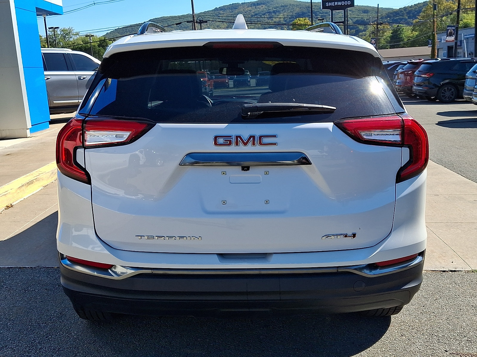 Used 2022 GMC Terrain AT4 AWD/4WD image 5