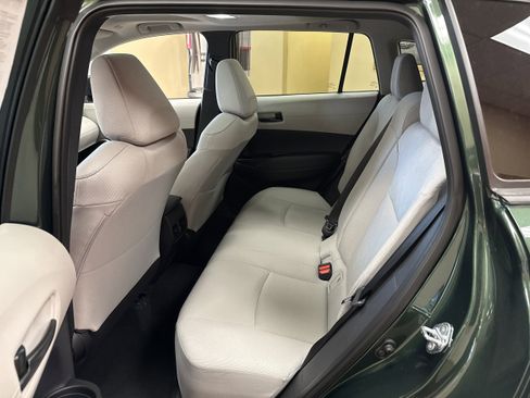 Used 2025 Toyota Corolla Cross LE w/ Moonroof Package image 8