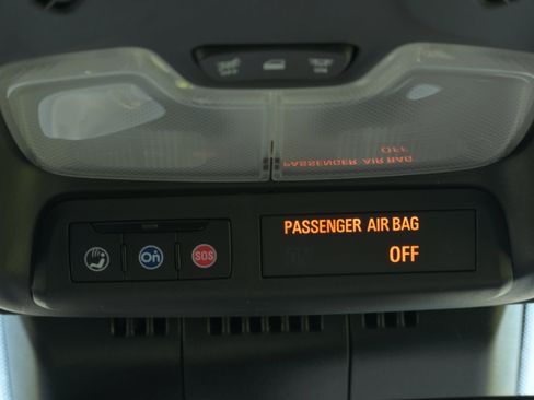 Used 2024 Chevrolet Colorado Z71 w/ Z71 Convenience Package 2 image 10