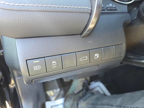 Used 2018 Toyota Camry SE FWD image 36