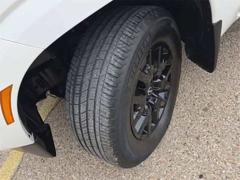 Used 2022 Nissan Frontier SV image 29