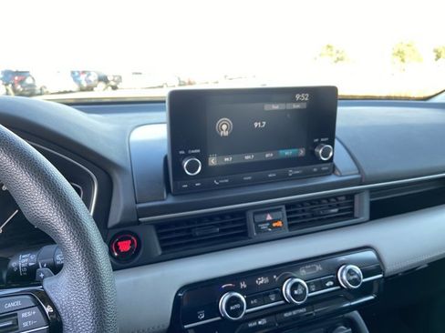 Used 2023 Honda Pilot LX image 37