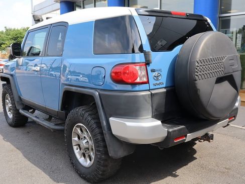 Used 2011 Toyota FJ Cruiser 4WD w/ Upgrade Pkg image 3