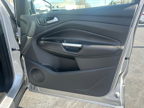 Used 2017 Ford Escape SE image 28