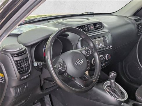 Used 2017 Kia Soul FWD image 10