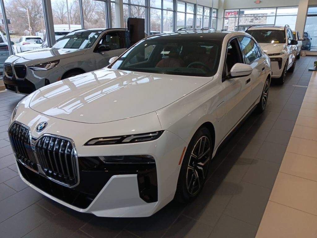 New 2026 BMW 750e xDrive AWD/4WD image 21