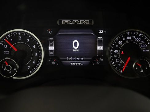 Used 2019 RAM 1500 Laramie image 17