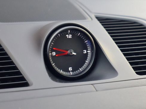 Certified 2023 Porsche Cayenne Platinum Edition image 27