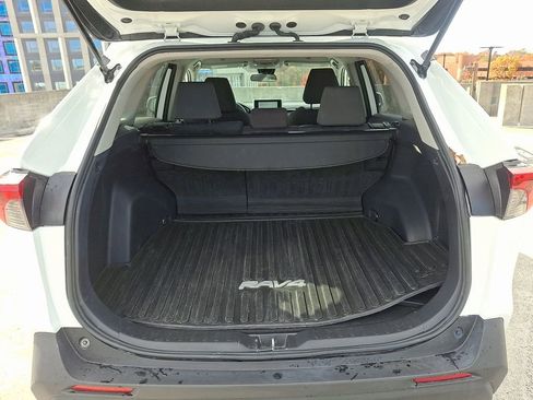 Used 2025 Toyota RAV4 XLE image 28