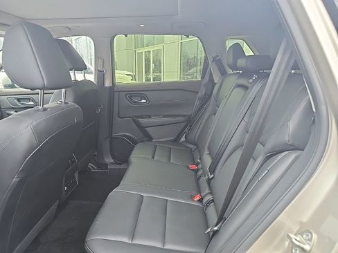 Used 2023 Nissan Rogue SL w/ SL Premium Package image 12