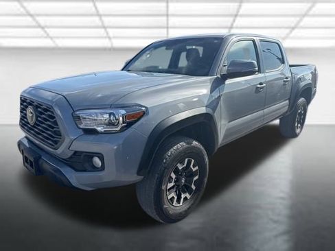Used 2020 Toyota Tacoma TRD Off-Road w/ Technology Package image 2