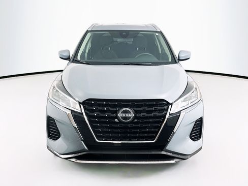 Used 2024 Nissan Kicks SV image 2
