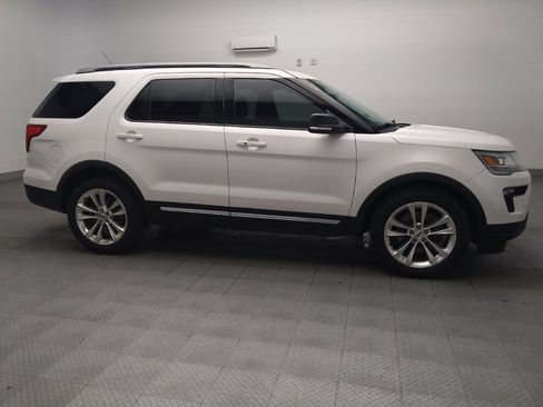 Used 2019 Ford Explorer XLT w/ Equipment Group 202A FWD image 11