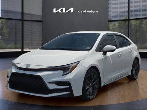 Used 2024 Toyota Corolla SE image 1