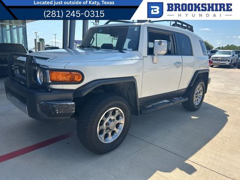 Used 2012 Toyota FJ Cruiser 4WD w/ Upgrade Pkg image 1