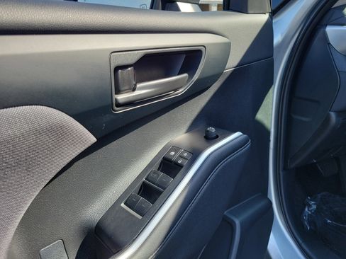 Used 2024 Toyota Highlander LE image 18