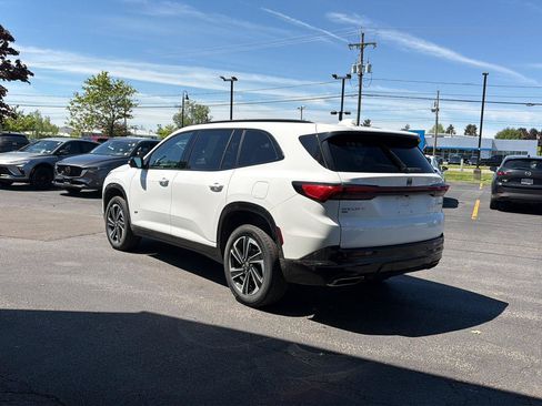 Used 2025 Buick Enclave Sport Touring AWD/4WD image 4