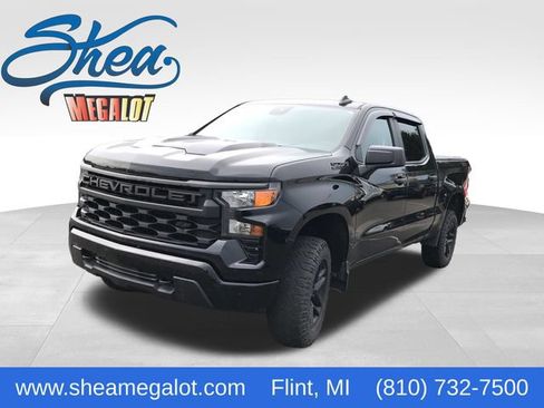 Used 2022 Chevrolet Silverado 1500 Custom Trail Boss w/ Midnight Edition AWD/4WD image 1